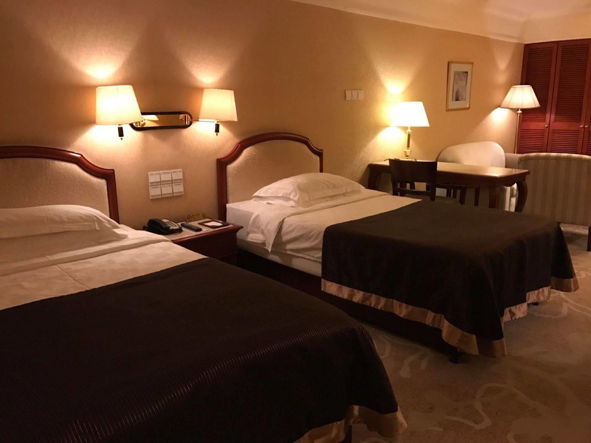 Beijing King Wing Hot Spring Hotel Bagian luar foto