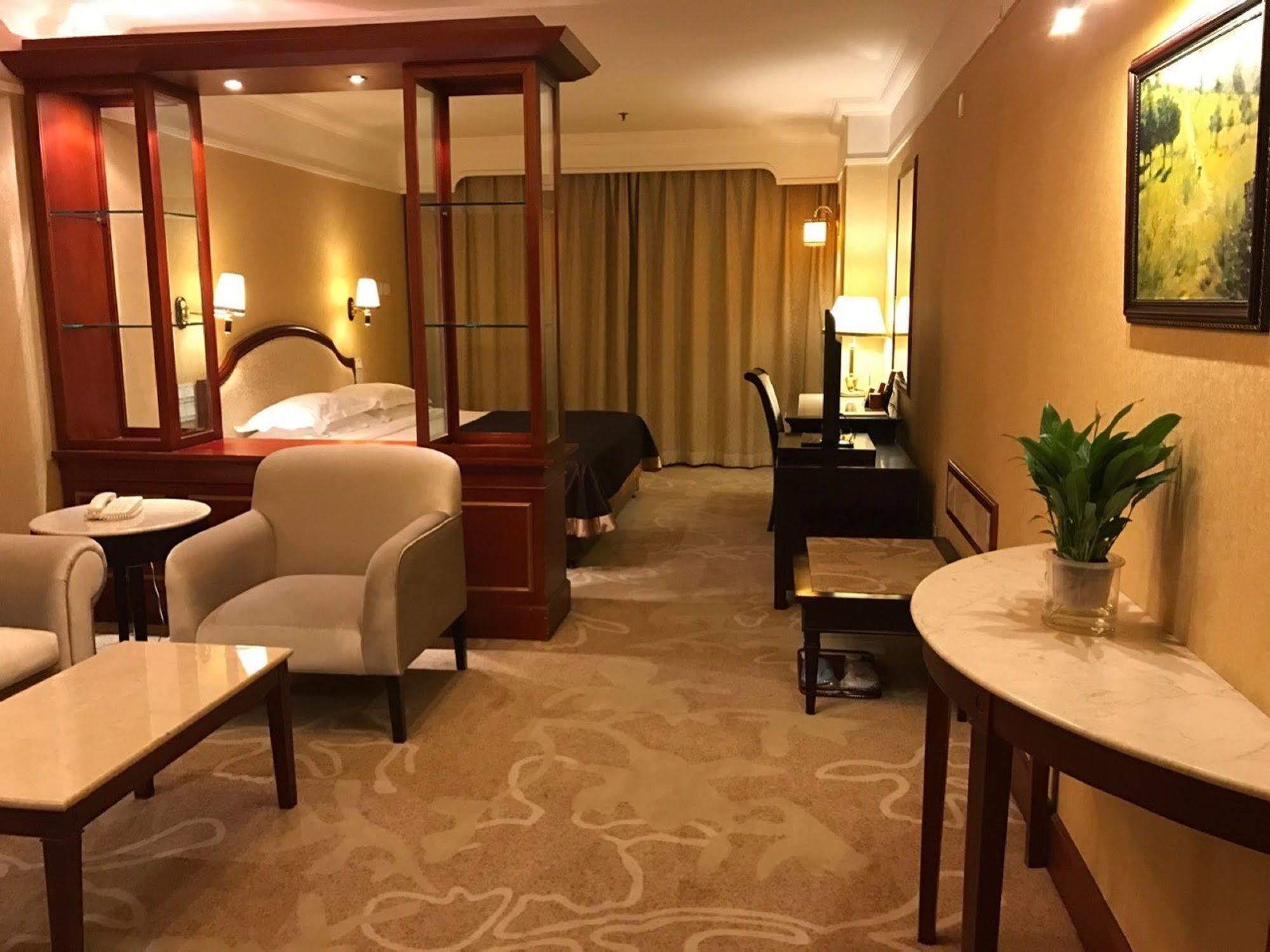 Beijing King Wing Hot Spring Hotel Bagian luar foto