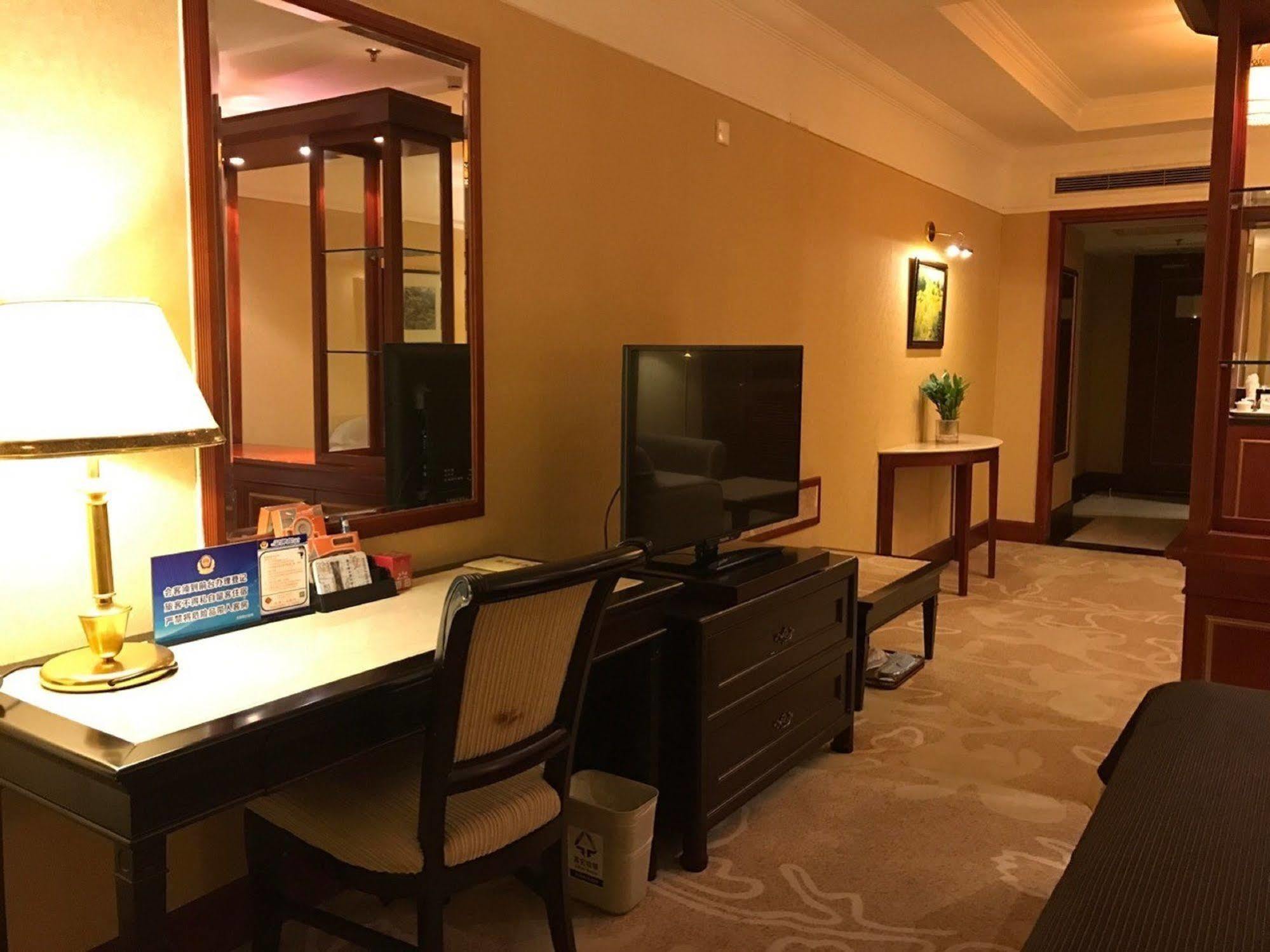 Beijing King Wing Hot Spring Hotel Bagian luar foto