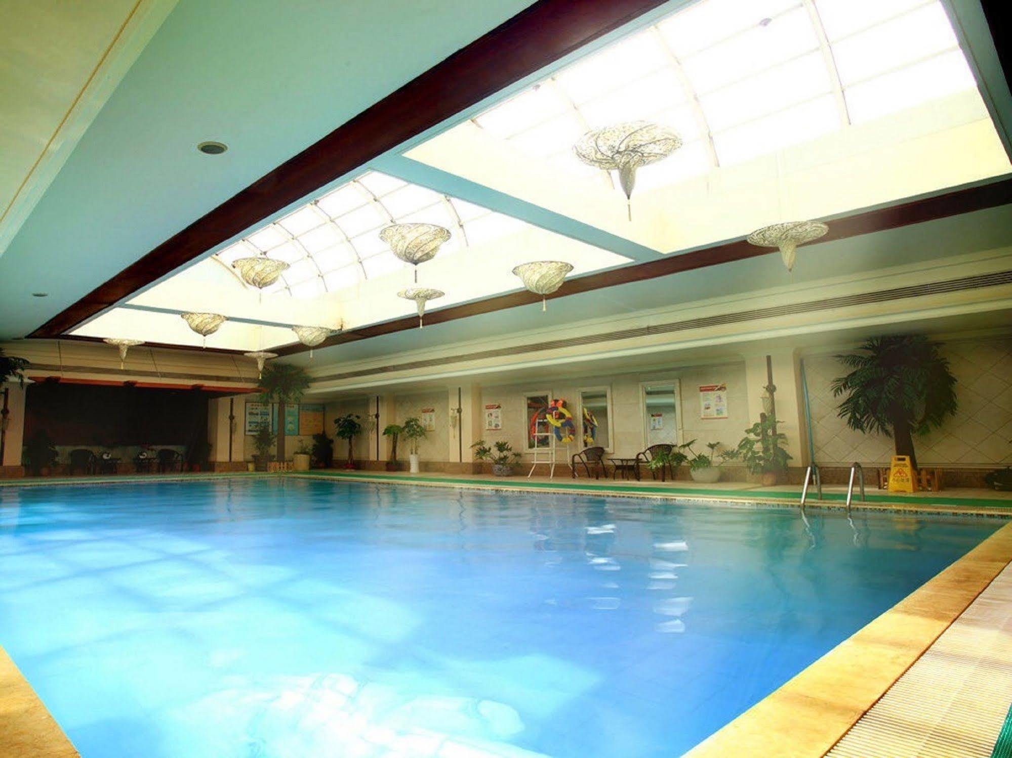 Beijing King Wing Hot Spring Hotel Bagian luar foto